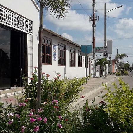 Hotel Manhattan Salinas ซาลีนาส ภายนอก รูปภาพ